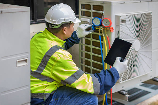 Professional Hvac technician working in Laurel, FL